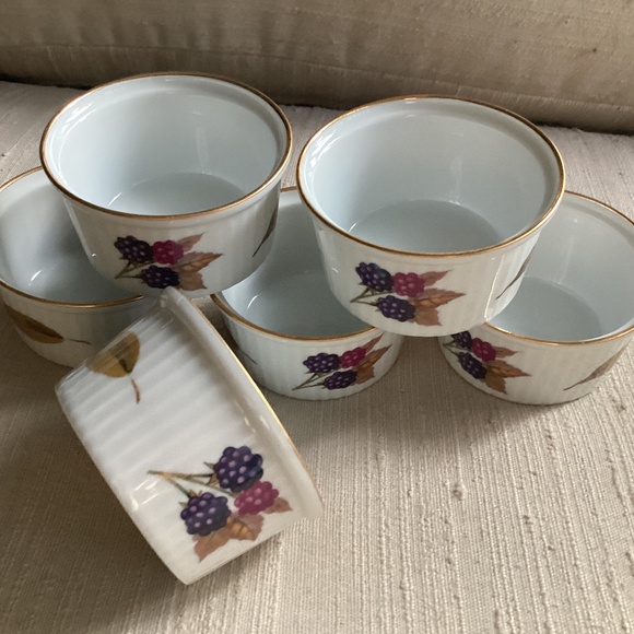 SET OF SIX 1961 VINTAGE ROYAL WORCESTER EVESHAM PATTERN RAMEQUINS, NEVER USED - Picture 1 of 7